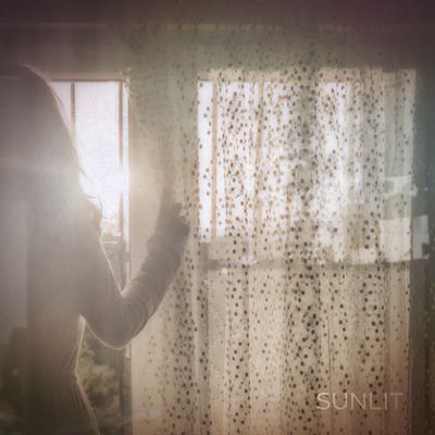 SUNLIT "Sunlit" Álbum Digital